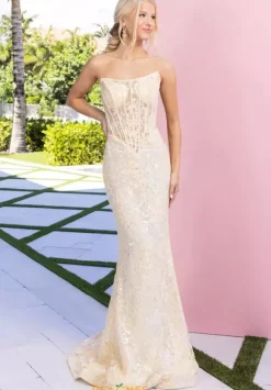 Portia and Scarlett XO082