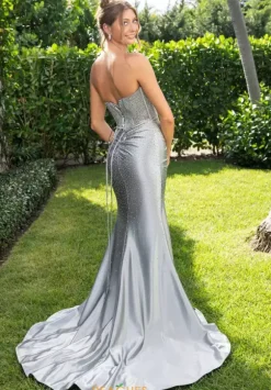 Portia and Scarlett XO098