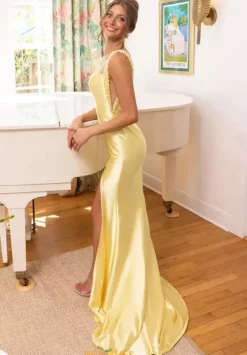 Portia and Scarlett XO074